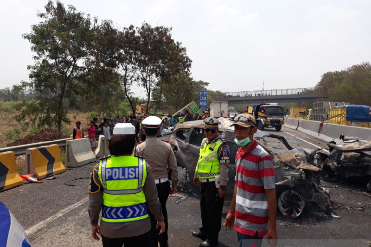 Kecelakaan beruntun Cipularang akibat dump truk overload