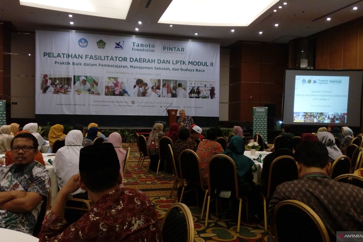 194 guru di Riau dilatih cara bangkitkan inovasi siswa