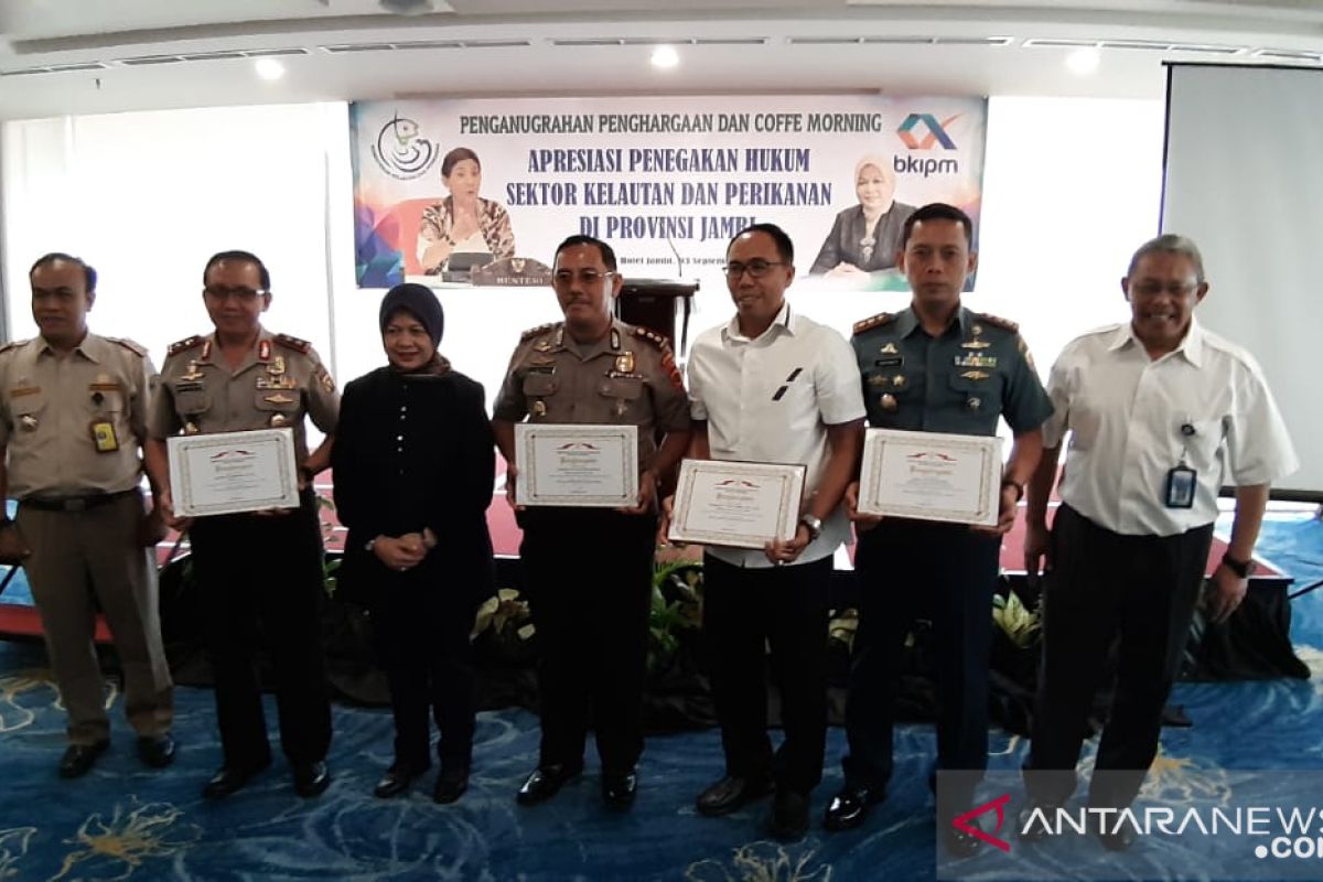 Kapolda Jambi terima penghargaan Menteri Kelautan dan Perikanan