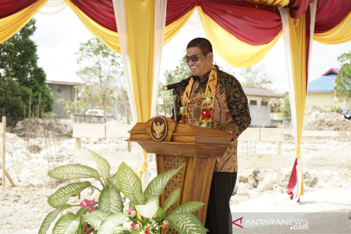 Bupati Thaher keluarkan surat edaran ASN Pemkab Malra kerja dari rumah