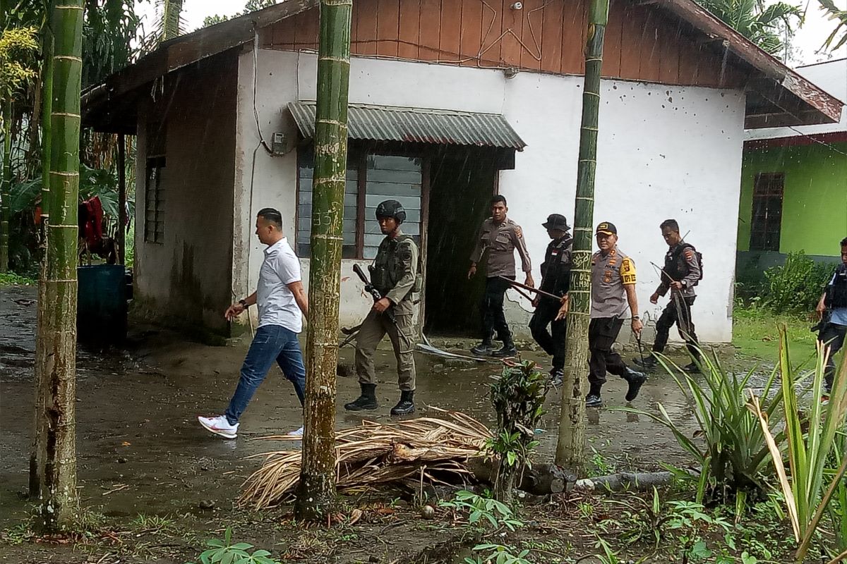 Papua Terkini - Polisi amankan atribut KNPB di Kampung Pisang Timika