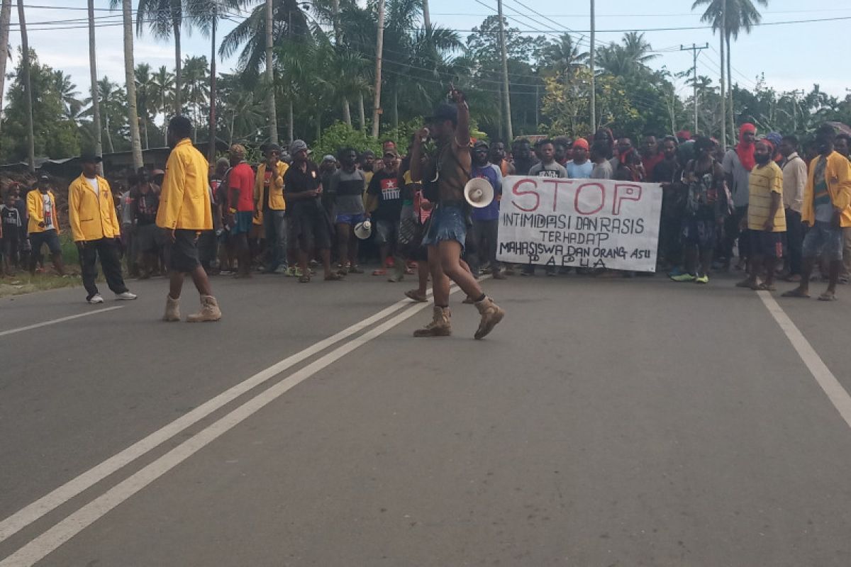 Gubernur Papua Barat imbau warga akhiri aksi demonstrasi