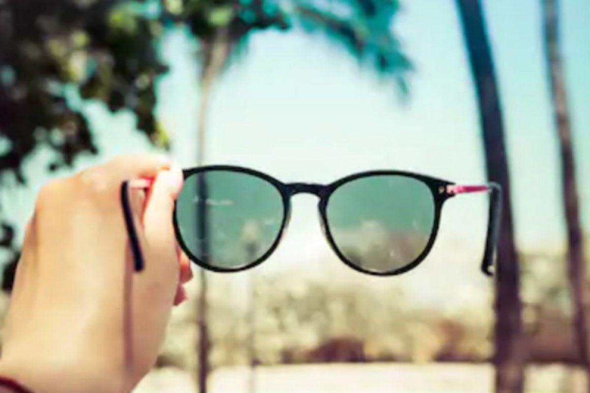 Kacamata hitam lindungi Anda dari paparan sinar UV?