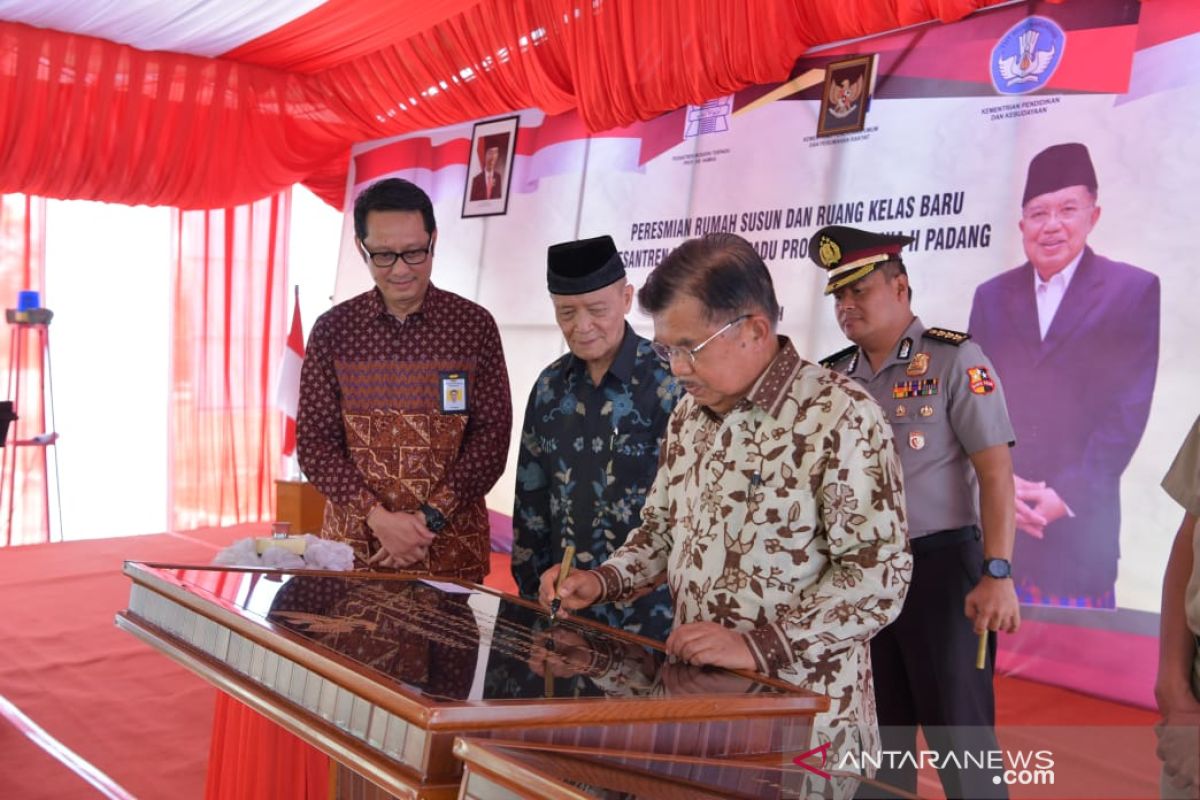 Wapres JK ingatkan ustadz-ustadzah di pesantren ajarkan agama Islam jalan tengah