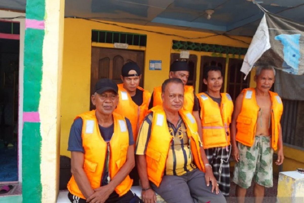 SAR selamatkan enam penumpang KM Rahmat Baru yang tenggelam di Selat Berhala