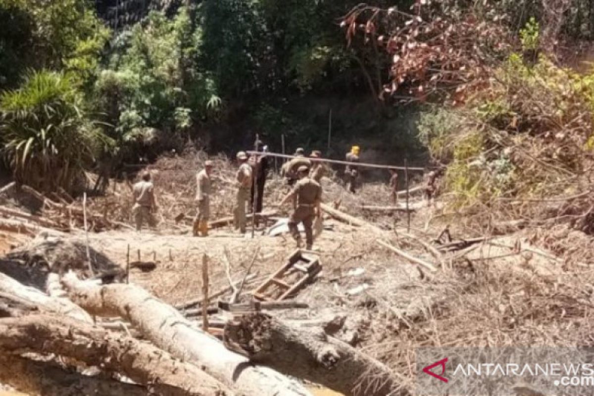 Tim gabungan di Bangka Barat sita mesin tambang di Bukit Menumbing