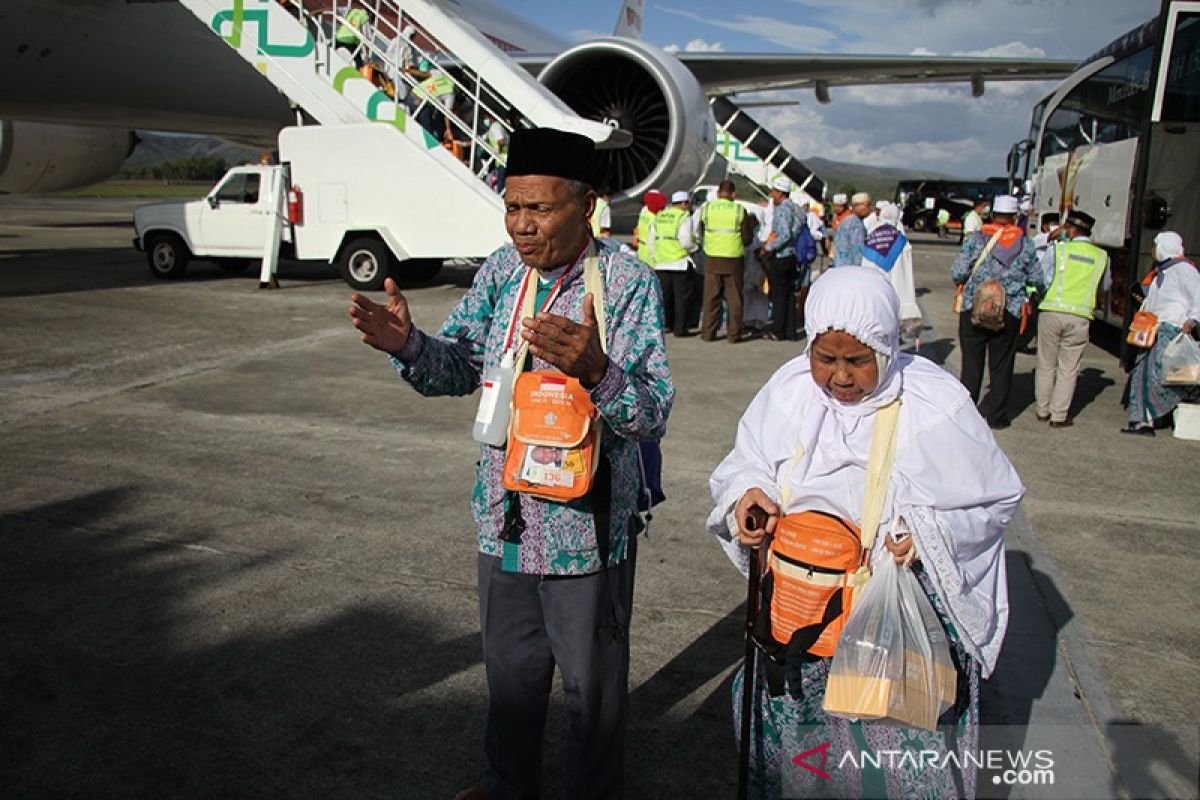 392 jemaah haji debarkasi Aceh kloter 1 tiba di tanah air