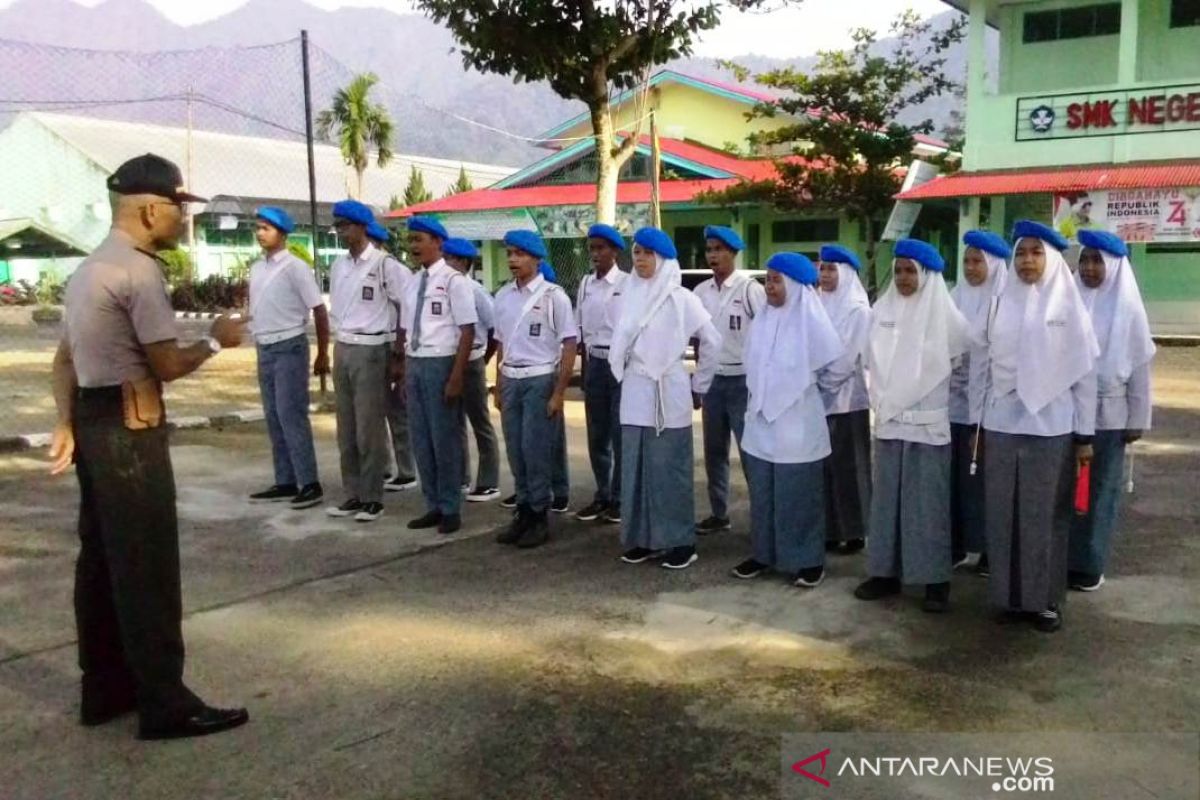 Siapkan generasi muda bermental positif, Polres Agam bina Polsis SMKN 1 Tanjungraya