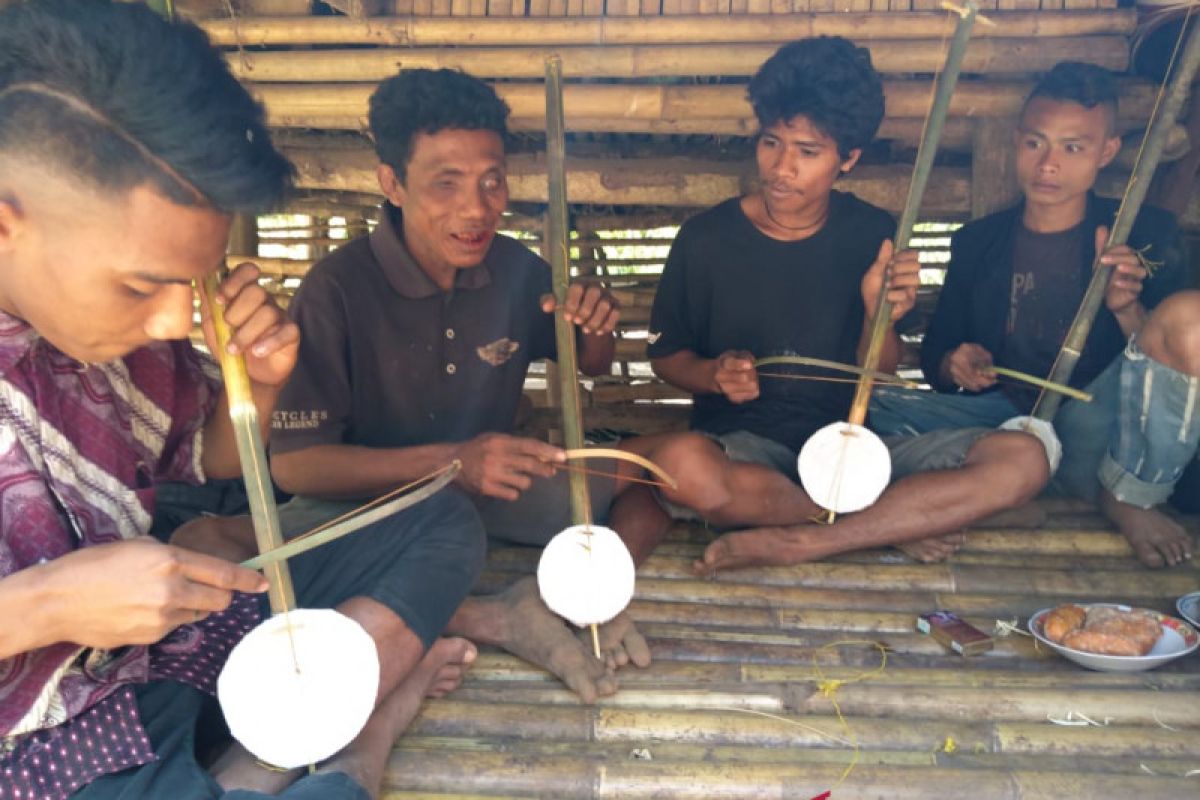 Seniman Mengajar dan musik Dungga Roro khas Sumba