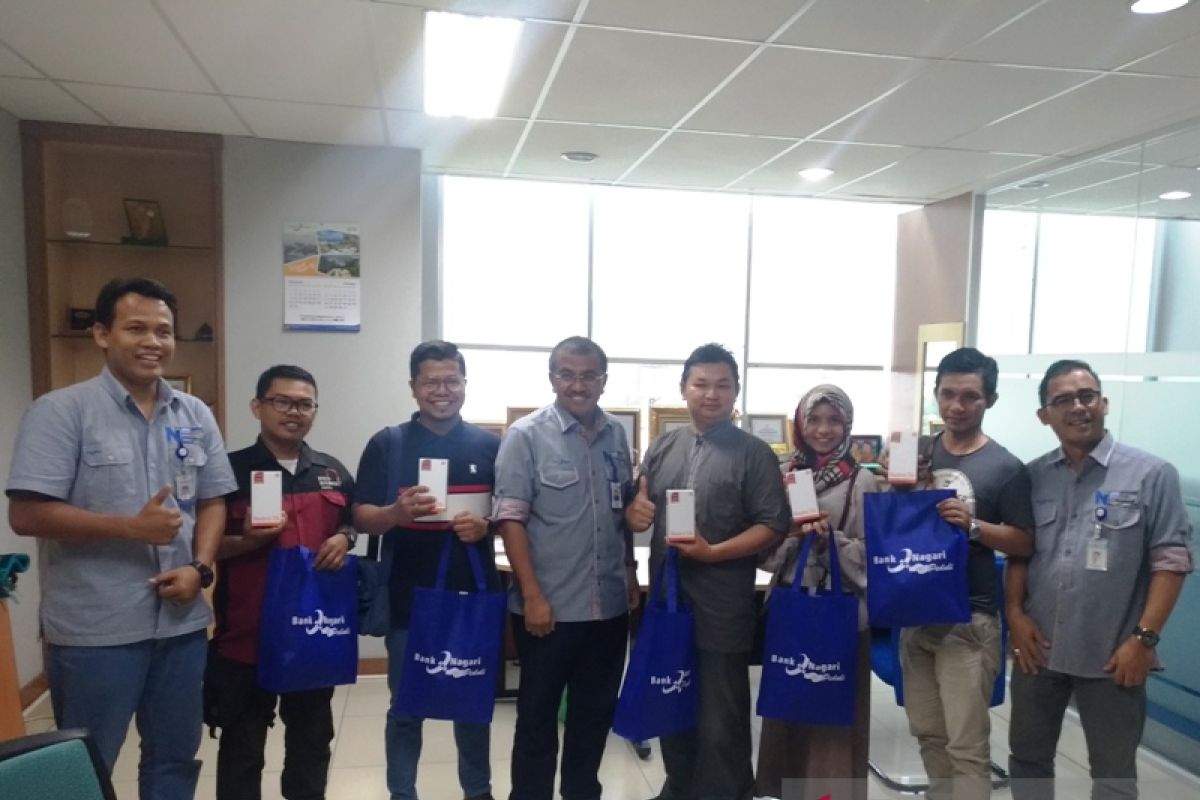 10 pemenang kuis Makna Kemerdekaan Bank Nagari terima hadiah