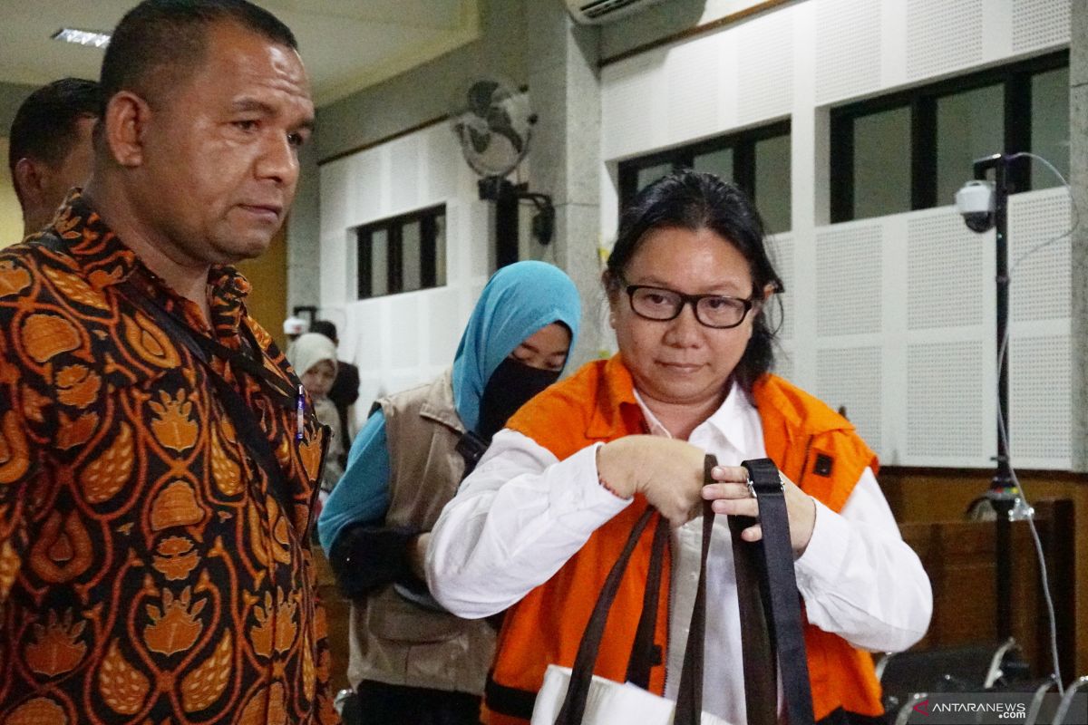 Terdakwa kasus suap Liliana minta bantuan pejabat selesaikan kasus izin tinggal