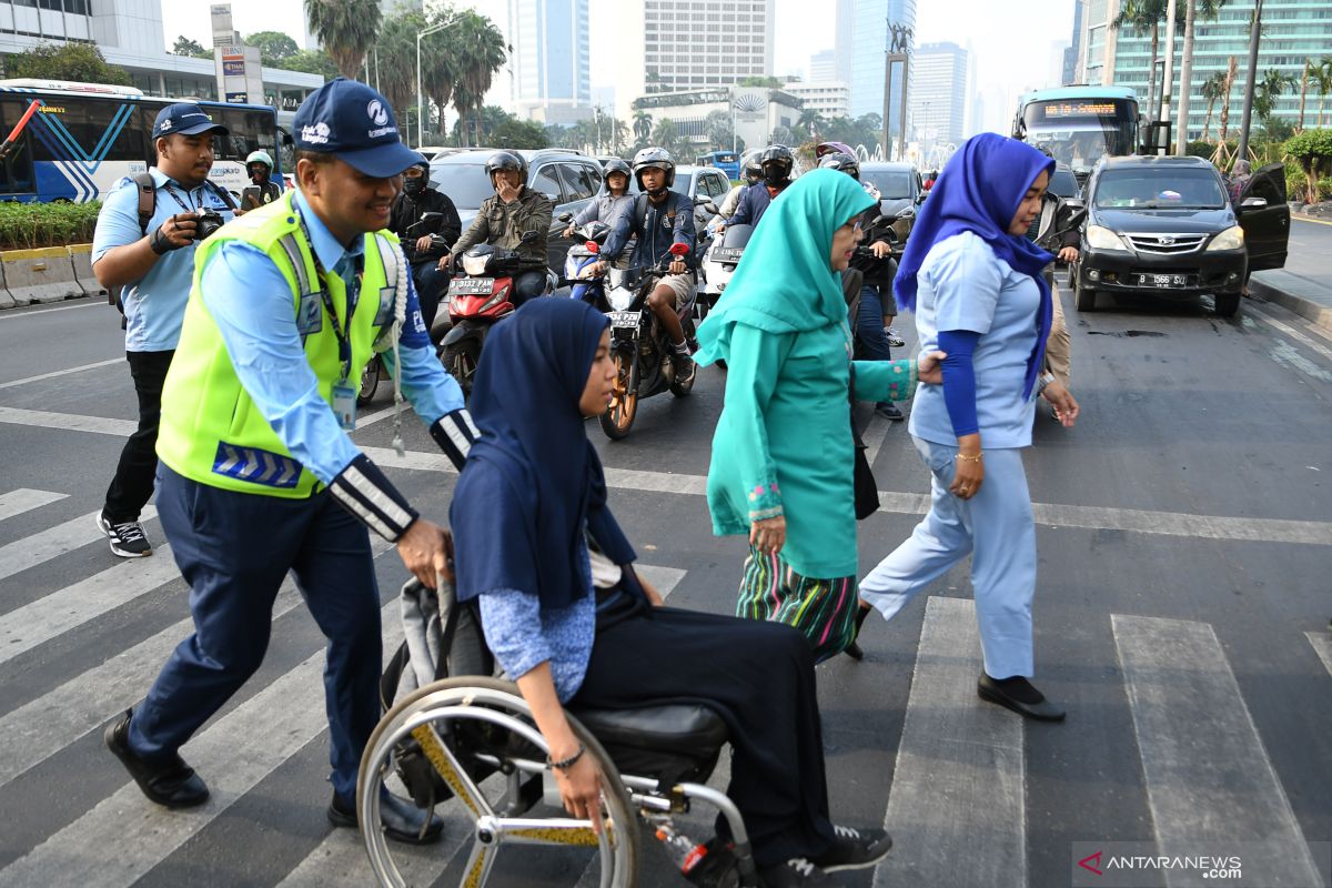 12 titik jalan di Jaktim dipasang lampu penyeberangan orang