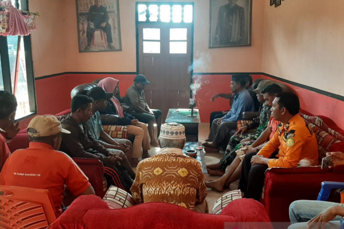 Ritual adat untuk cari nelayan yang hilang