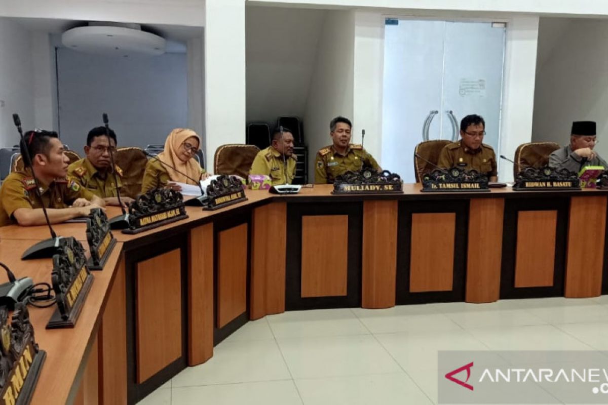 DPRD - Wali Kota Palu setuju lima raperda jadi perda