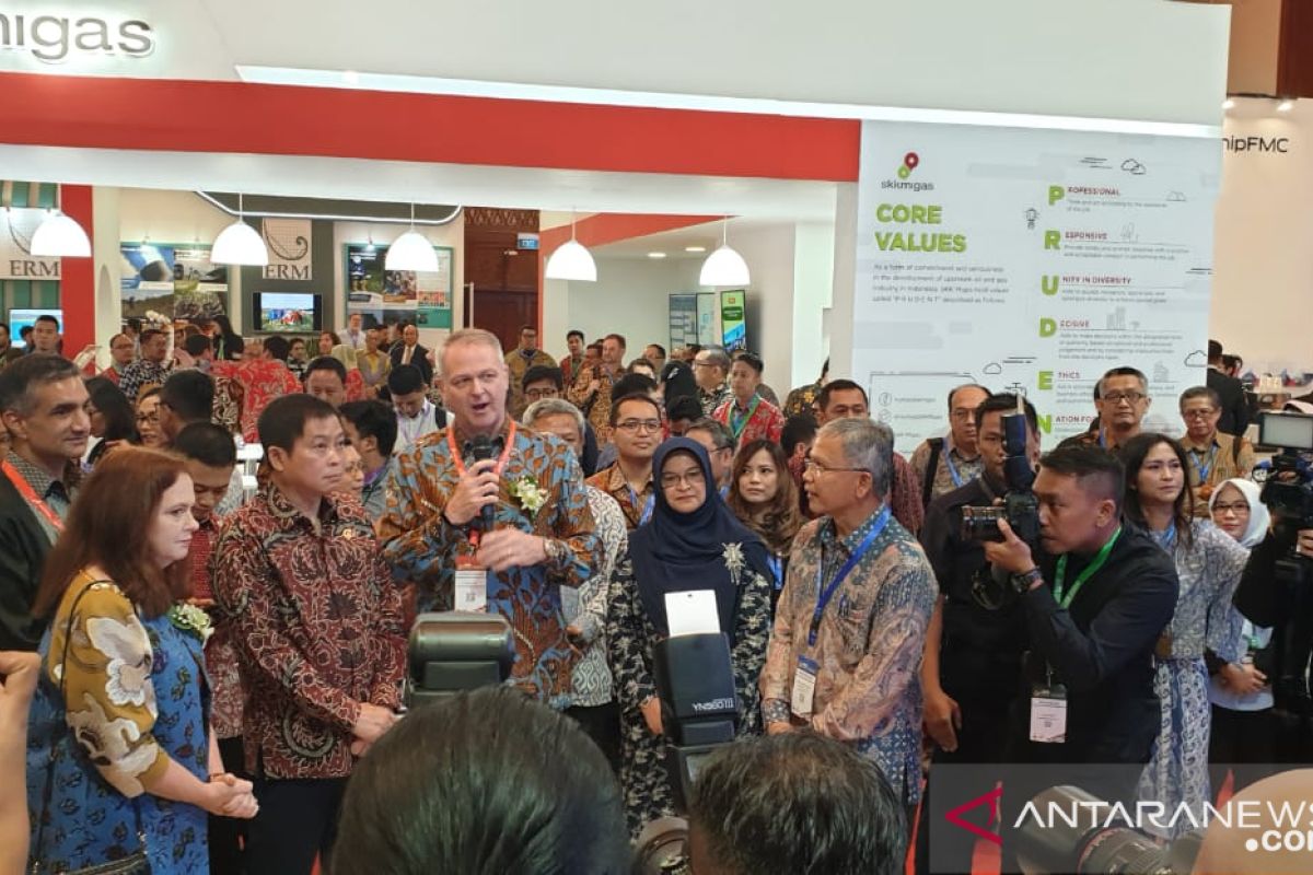 Menteri ESDM kunjungi stan Checron di IPA Convex di Jakarta