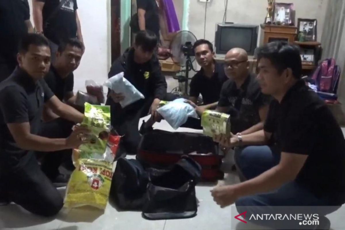 Jakarta Police arrest int'l drug syndicate members from Malaysia