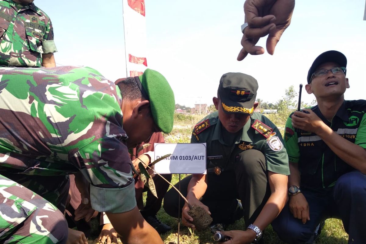 Dandim 0103 Aceh Utara ajak masyarakat lakukan penghijauan