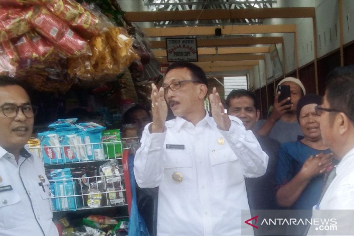 Pesisir Selatan gratiskan pemasangan listrik warung kecil