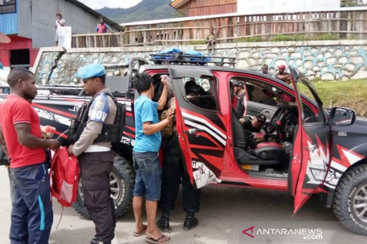 Polres Tolikara gelar razia sajam jaga situasi kondusif