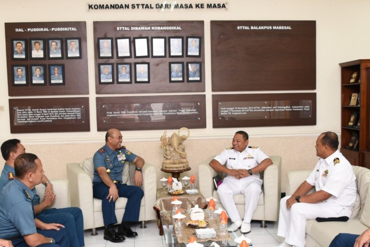 Perwakilan Tentera Laut Diraja Malaysia kunjungi STTAL