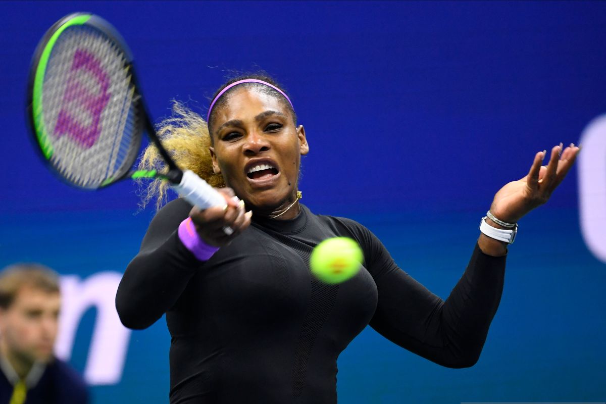 Serena Williams menang untuk ke-100 kali, melaju ke semifinal