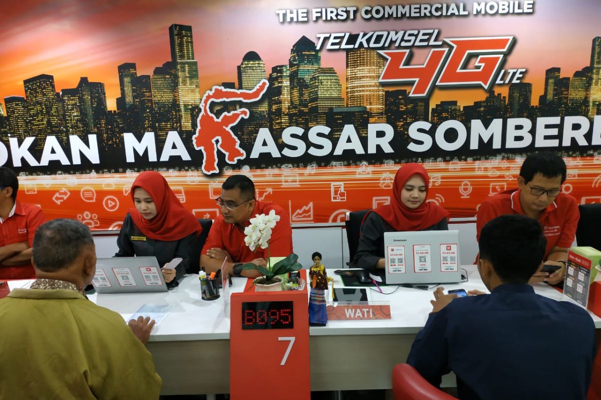 Direksi Telkomsel area Pamasuka turun langsung layani pelanggan