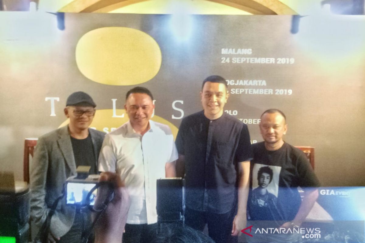 Tulus gelar "Festival Sewindu" di lima kota Indonesia