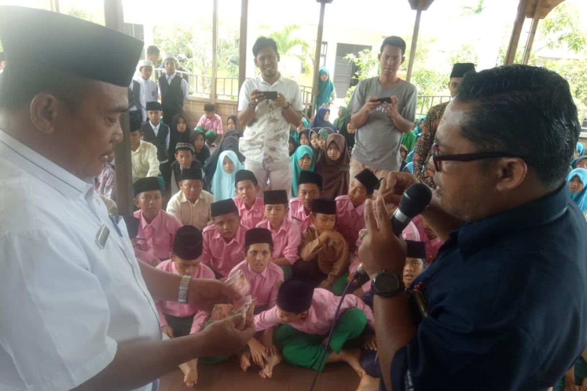 Antisipasi peredaran uang palsu, Tim Ekspedisi BI sosialisasi uang rupiah di pulau terdepan