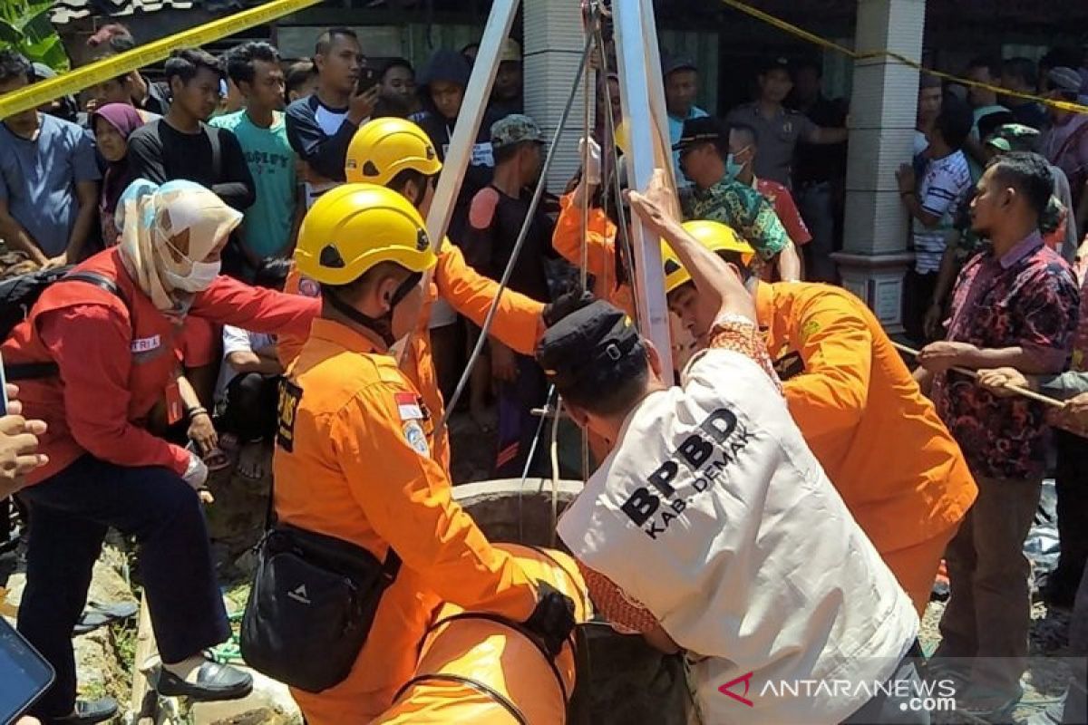 Dua korban tewas di sumur yang mengandung gas beracun dievakuasi