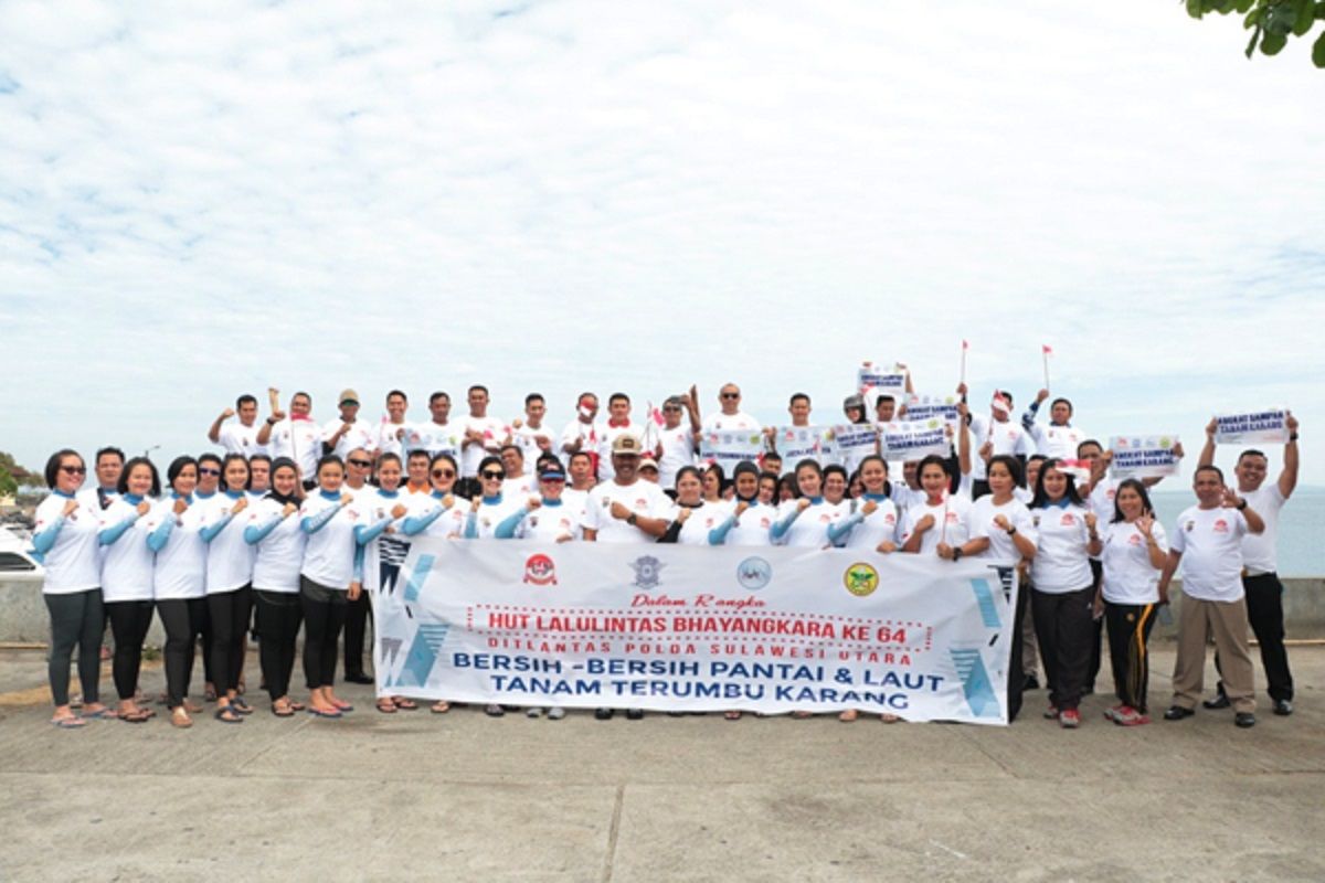Ditlantas Polda Sulawesi Utara  tanam terumbu karang di Pantai Manado