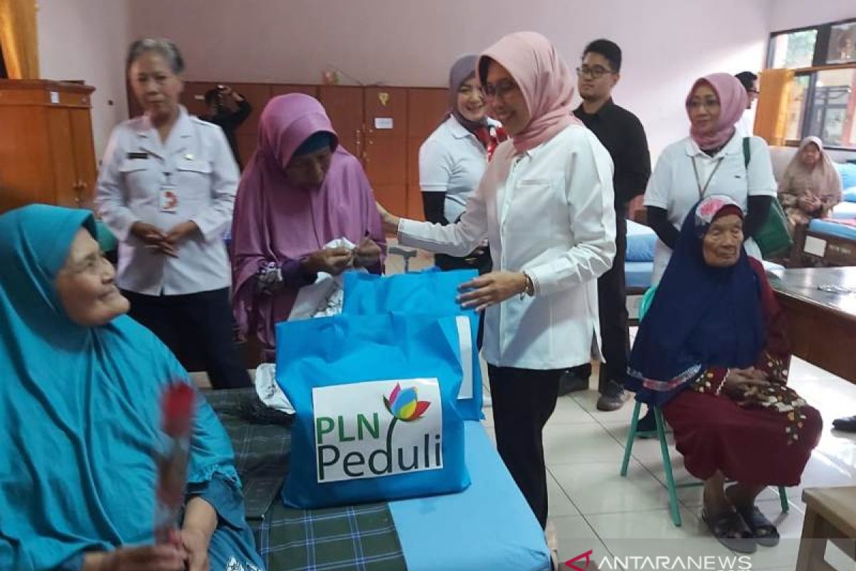 Semarakkan Hari Pelanggan Nasional, PLN datangi rumah dan kantor pelanggan