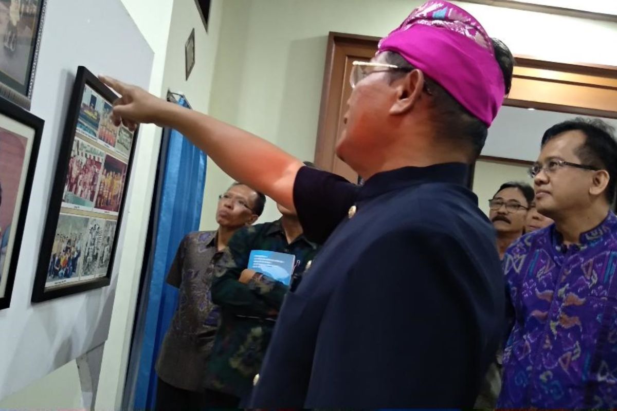 Rektor ISBI Tanah Papua luncurkan buku kiprah sang istri