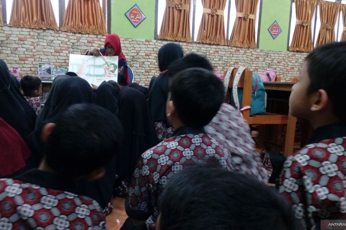 Siswa MIN 1 Pekanbaru antusias belajar pola "Mikir" Tanoto Foundation