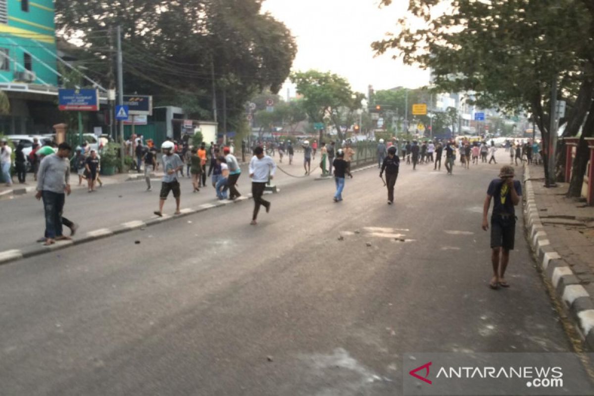 Polisi tangkap terduga pelaku perang kelompok pakai samurai