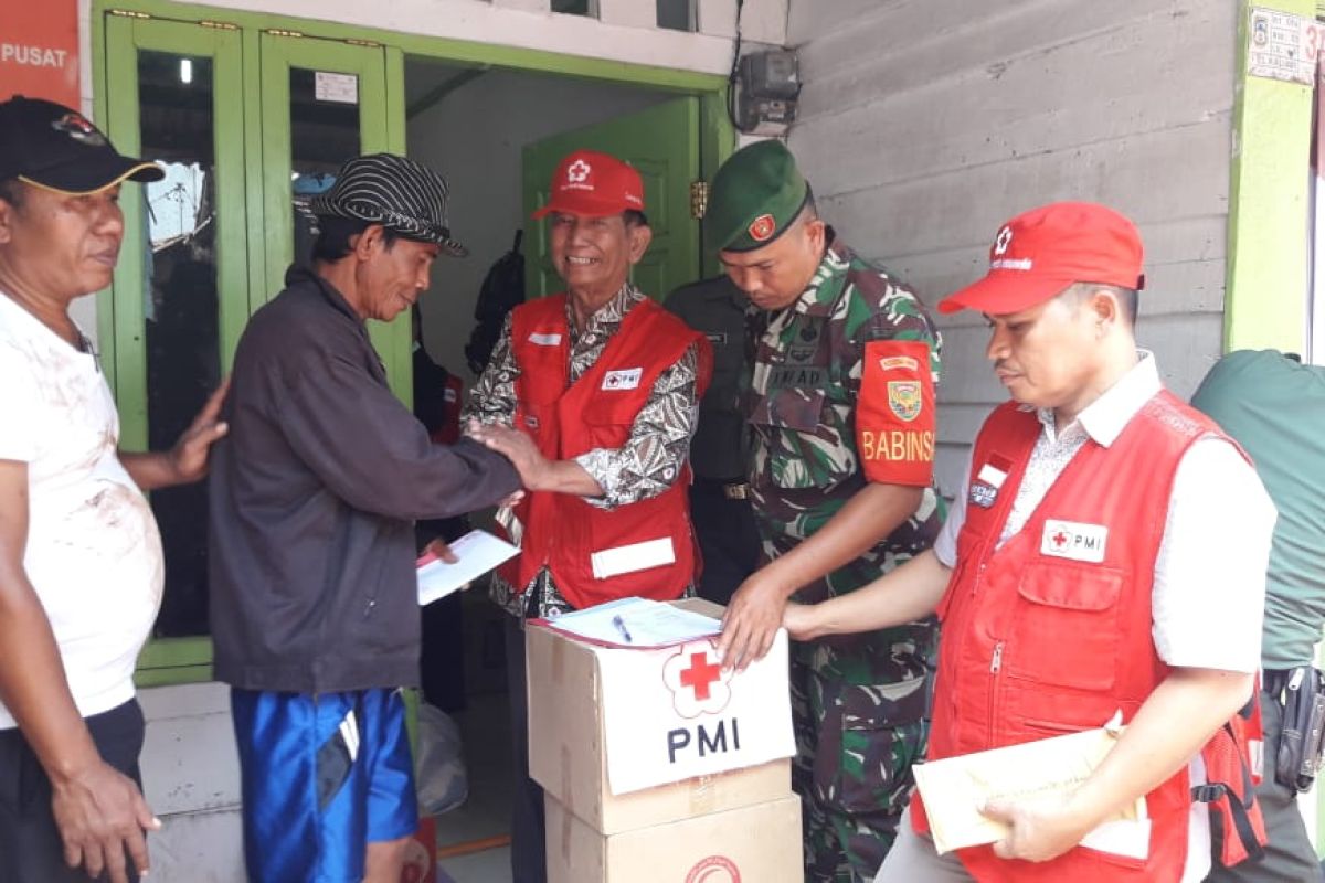 PMI Lampung bantu korban kebakaran di Kaliawi Bandarlampung