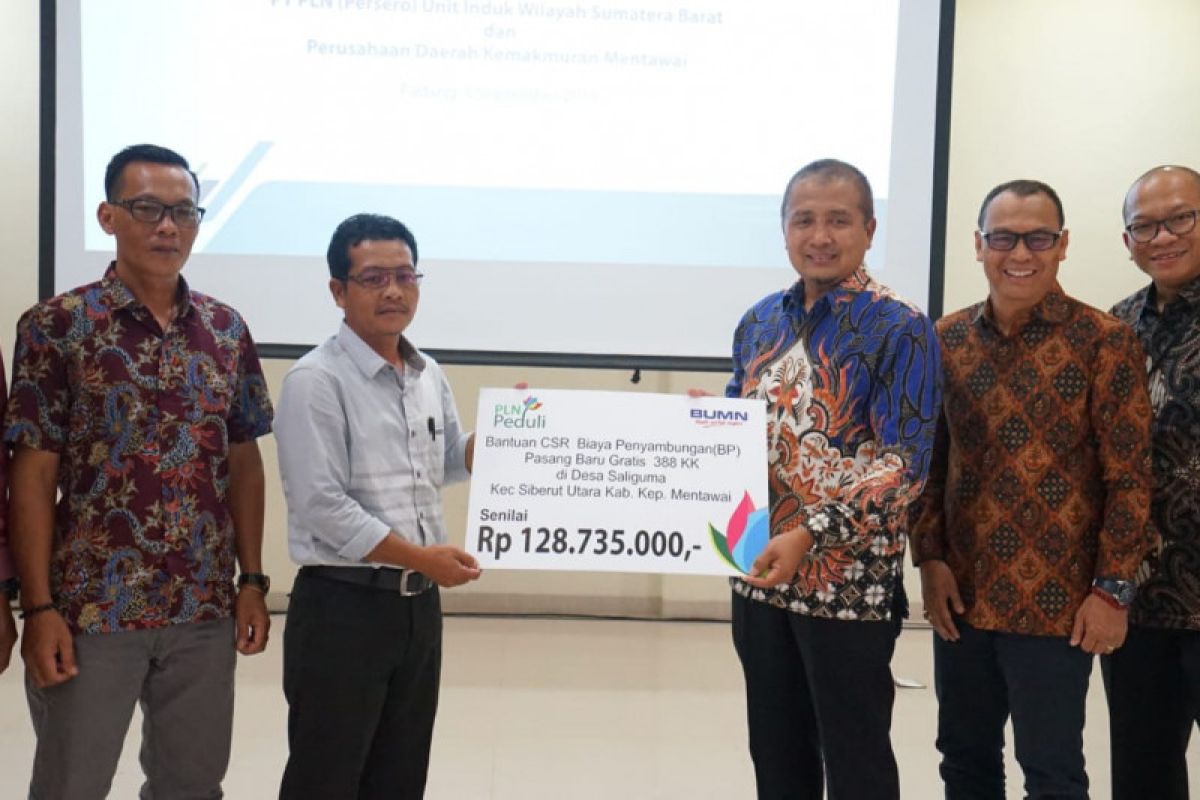 PLN UIW Sumbar salurkan CSR peduli ke Mentawai, gratiskan pasang baru