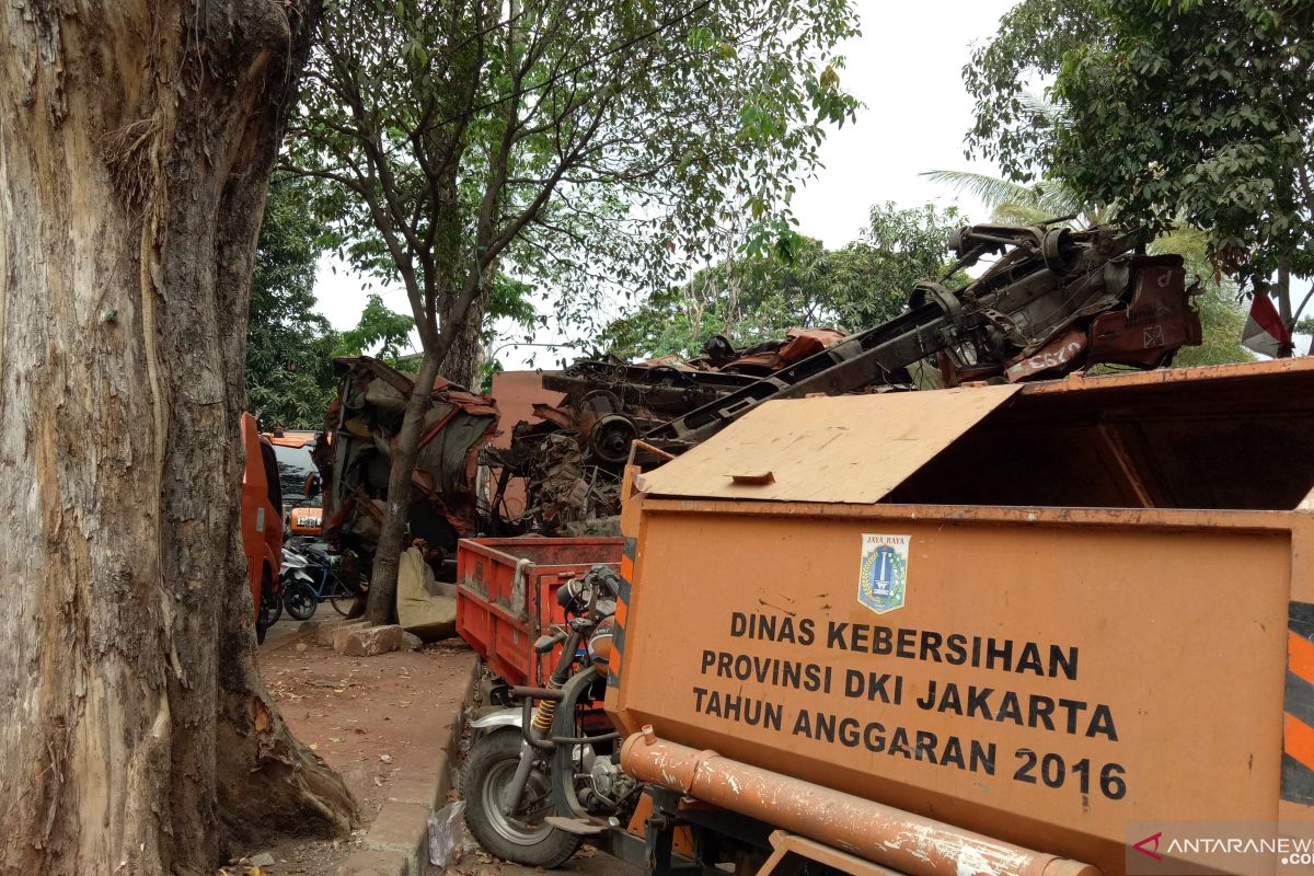 Pemkot Jakpus tinjau jalan yang ditutupi rongsok di Cempaka Putih