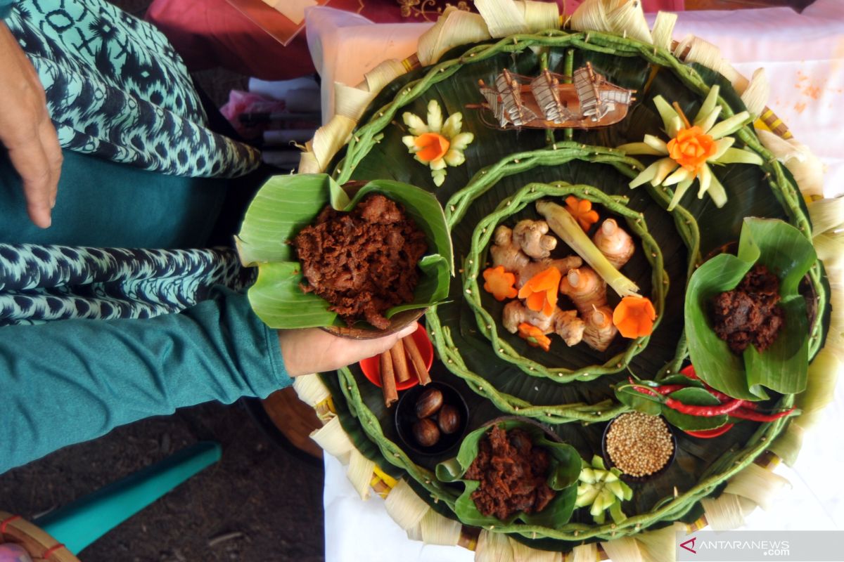 Beragam makanan khas Sijunjung dipasarkan, setiap awal pekan