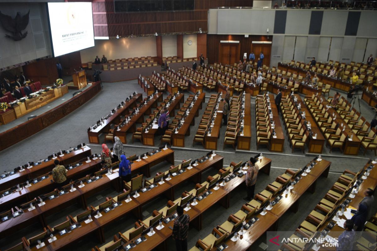 Rapat Paripurna DPR sahkan revisi UU MD3 jadi UU