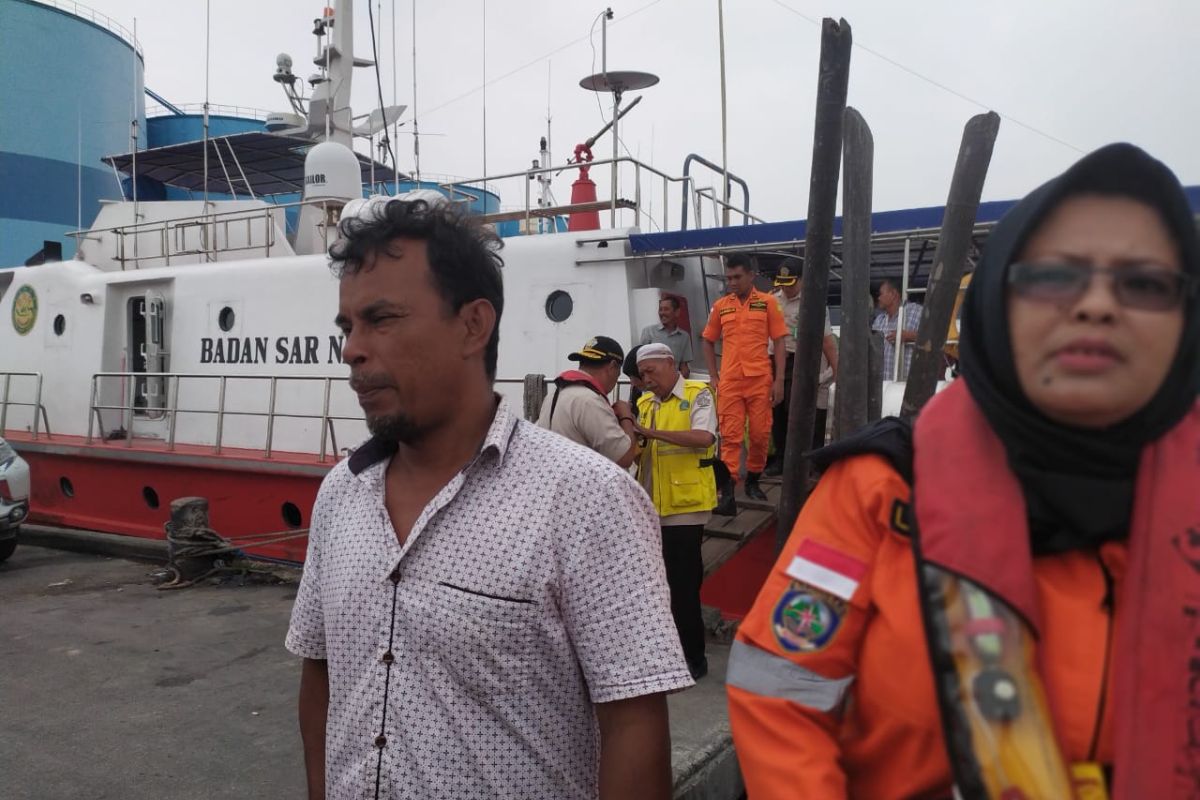 VIDEO - SAR evakuasi enam kru KM Hamisa Jaya yang tenggelam ke Dumai