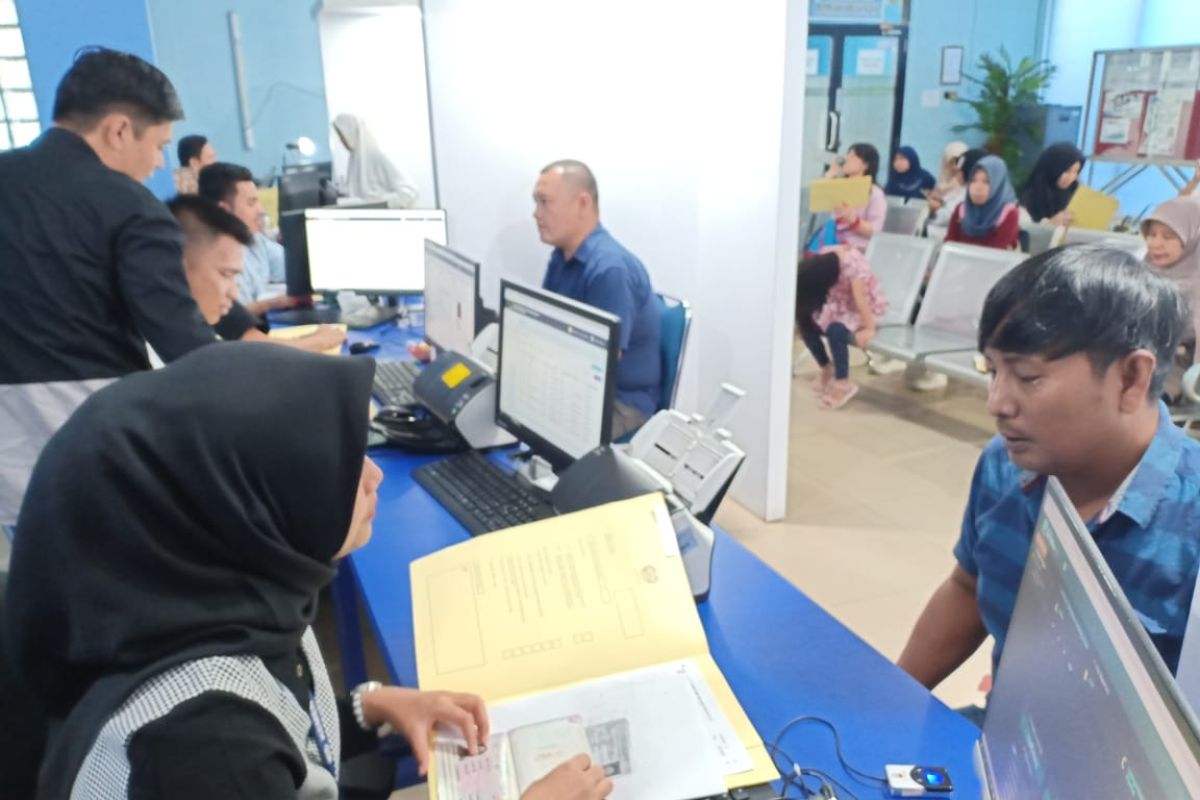 Permohonan paspor  di Imigrasi Palembang menurun