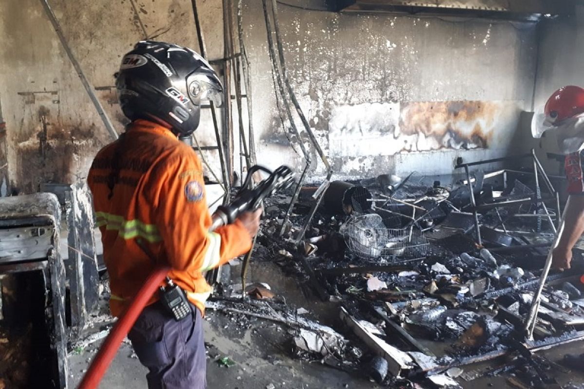 Swalayan Pantes Lasem Rembang terbakar, diduga korsleting