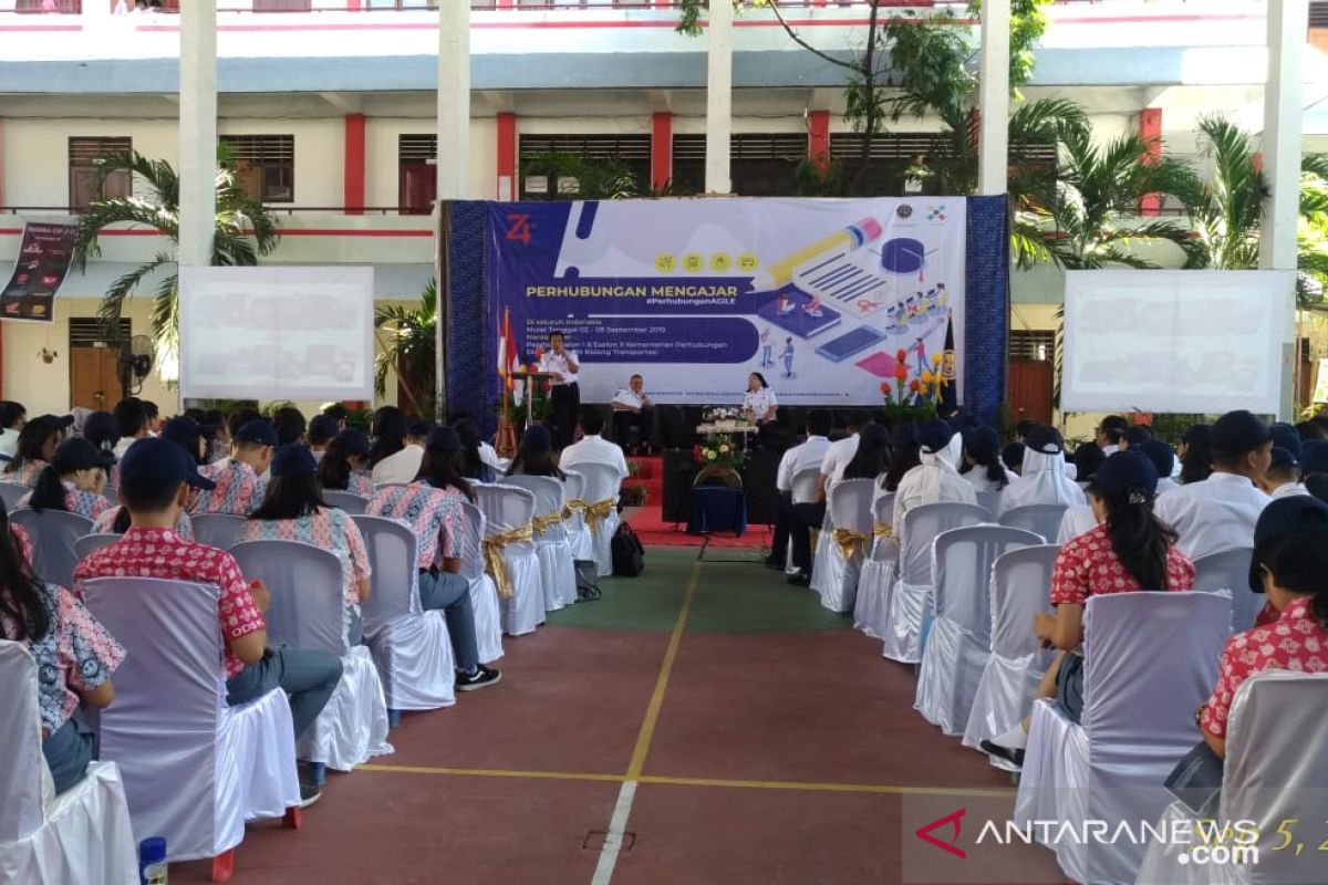 Ratusan siswa SMA di Manado ikuti "Perhubungan Mengajar"