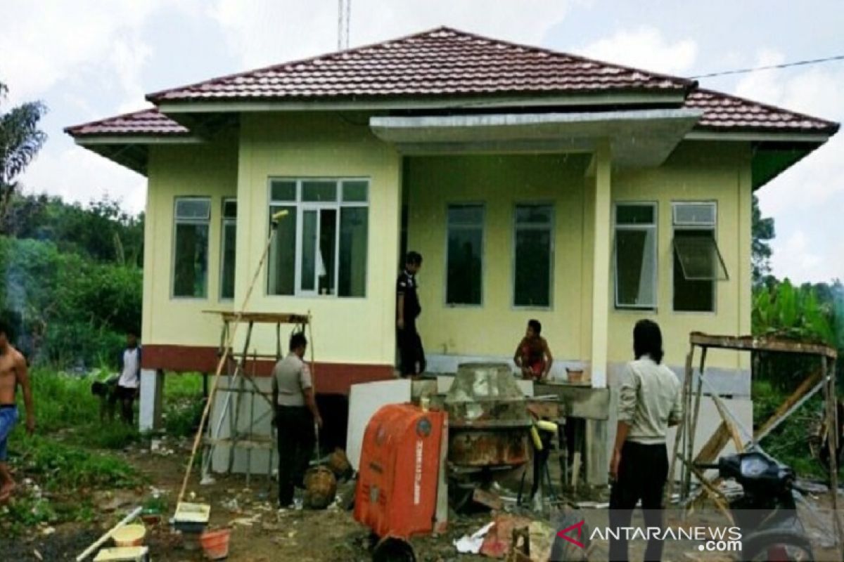 Balangan  mililki tujuh Polsek