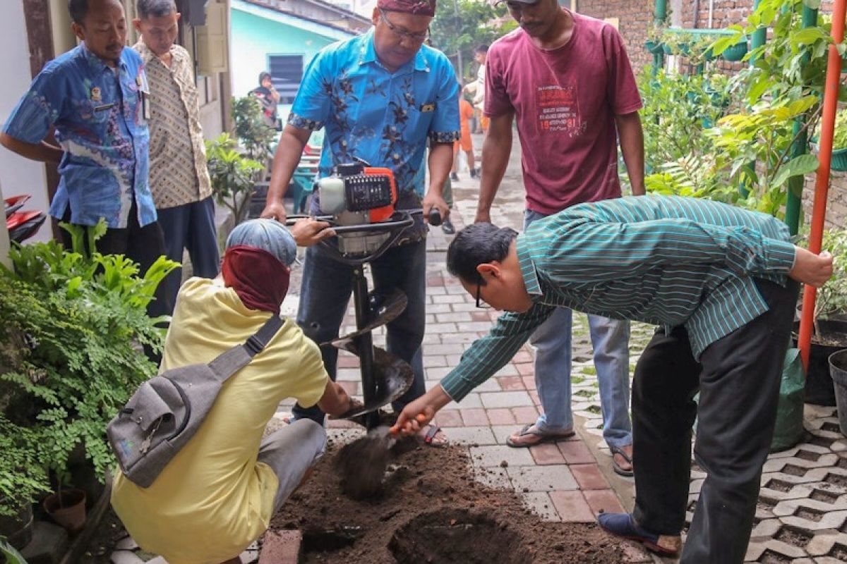 Yogyakarta membersihkan SPAH atasi genangan musim hujan