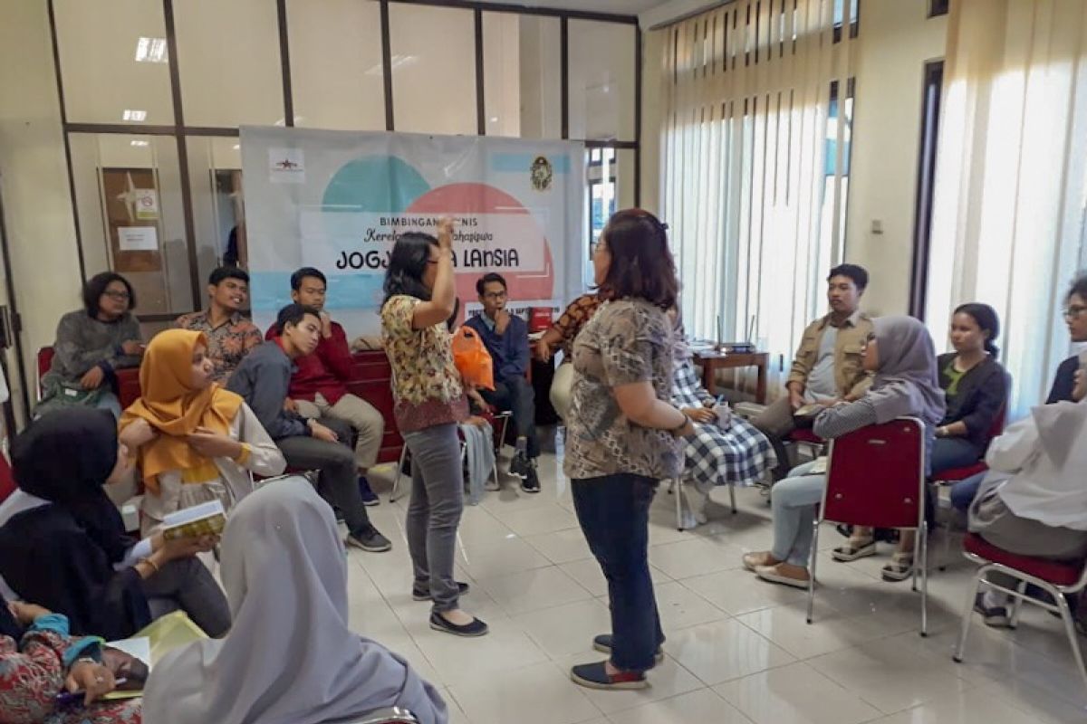 Generasi muda dilibatkan pada Gerakan Jogja Sapa Lansia