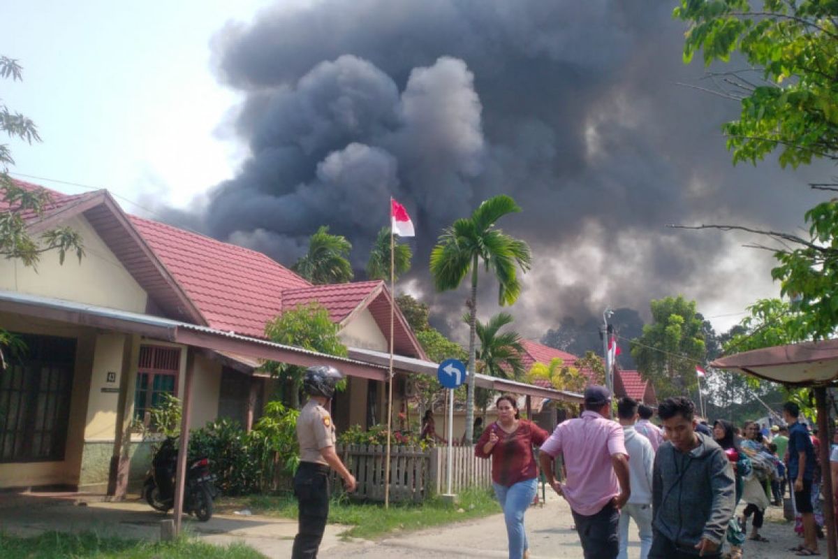 Sembilan bangunan asrama polisi di Inhil ludes terbakar