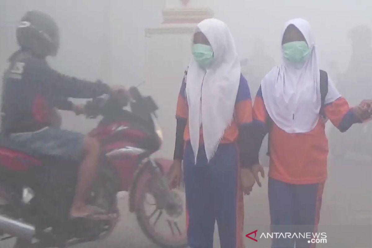 Kabut asap kian berbahaya, sekolah di Palangka Raya diliburkan
