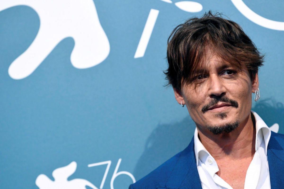 Merasa difitnah, Johnny Depp hadapi surat kabar Inggris di pengadilan