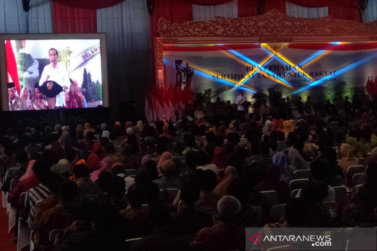 Jokowi janjikan 9 juta sertifikat tanah tuntas 2019